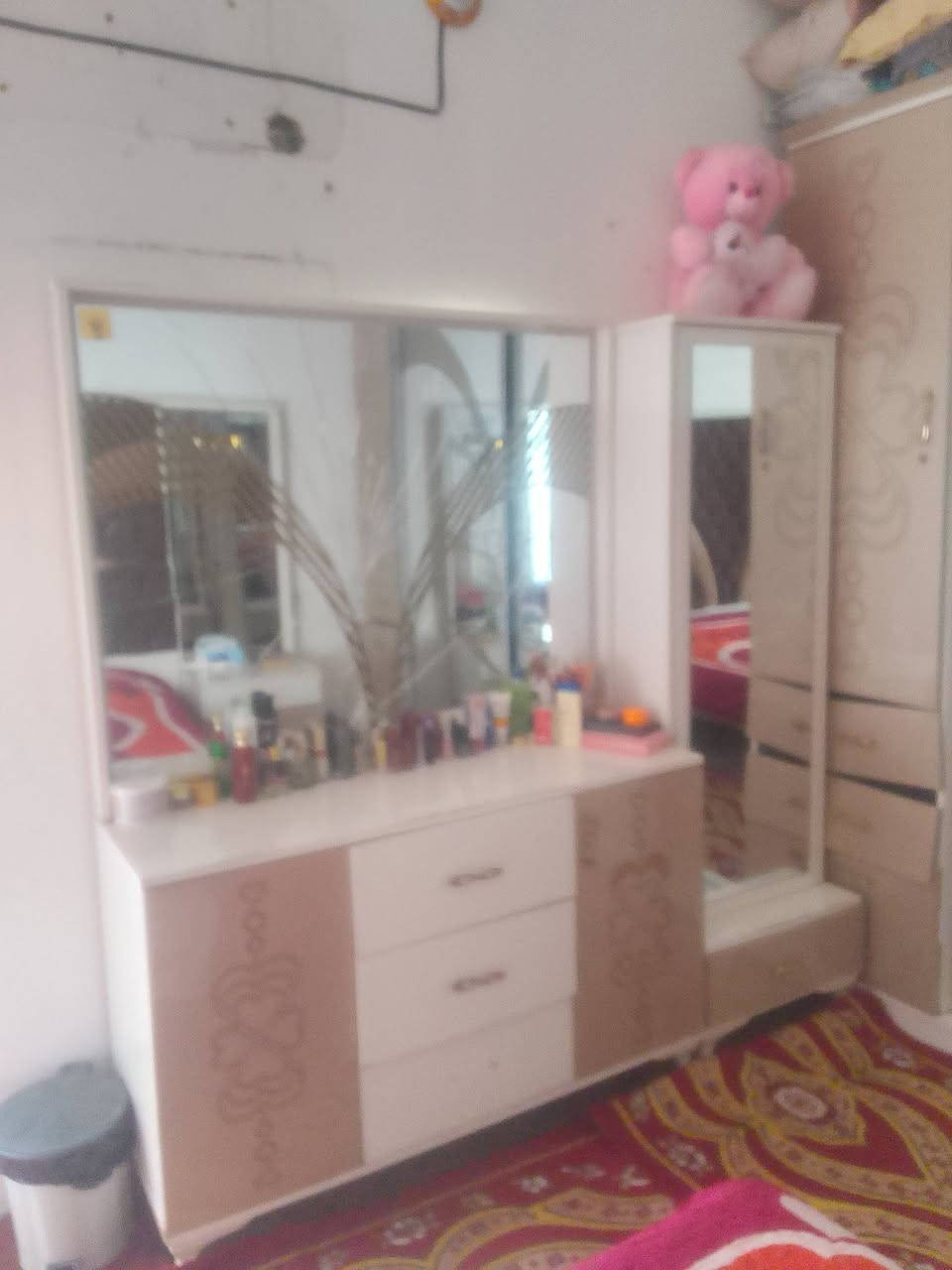 سلام عليكم غرفه تركيه للبيع نقصه سجج مال مجرات وجامت ميز تواليت مكسوره سعره 250 الف للاتصال ***********
