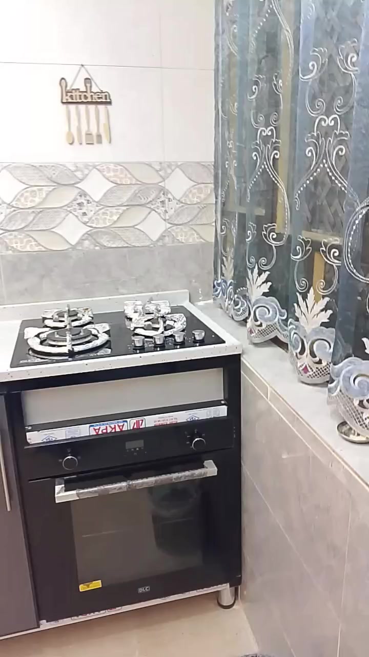 السلام عليكم عندي مطبخ فول مواصفات كامل ،،كاونتر المنيوم كلة مقطع تركي والابواب 3 طوابق كلة مغلفةبليت من داخل مع طباخ ايطالي وفرن ايطالي من ماركة دي ال سي صار علية مليونين ونص اريد مليون و750 الف هسة سويتة والله بس راح انتقل ومطبخي ميرهم هناك ،،،فول مواصفات ثقيل ومرمر اصلي مو صناعي


**إذا كنت صاحب هذا الإعلان وتريد حذفه لأي سبب، رجاءا أرسل رسالة إلى الدعم الفني**