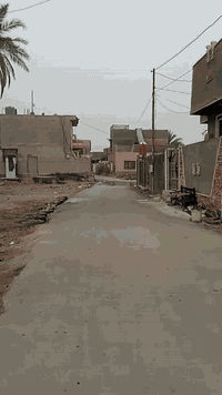 الدار للبيع في منطقة الطهمازية عمود 99 نهاية تبليط البيت يتكون غرفتين غرفة نضام سويت واستقبال وهول ومطبخ ومجمع صحيات داخلية وخارجية مساحة البيت 300 السعر 65 وبي مجال اتصال ***********
