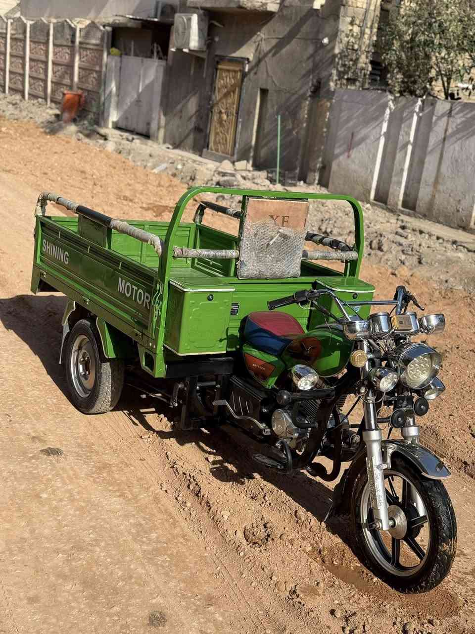 سلام عليكم ستوتة موديل 23 نضافة كدامك نضيفة عارضهة 2500 وبيهة مجال مكان حلة ***********
