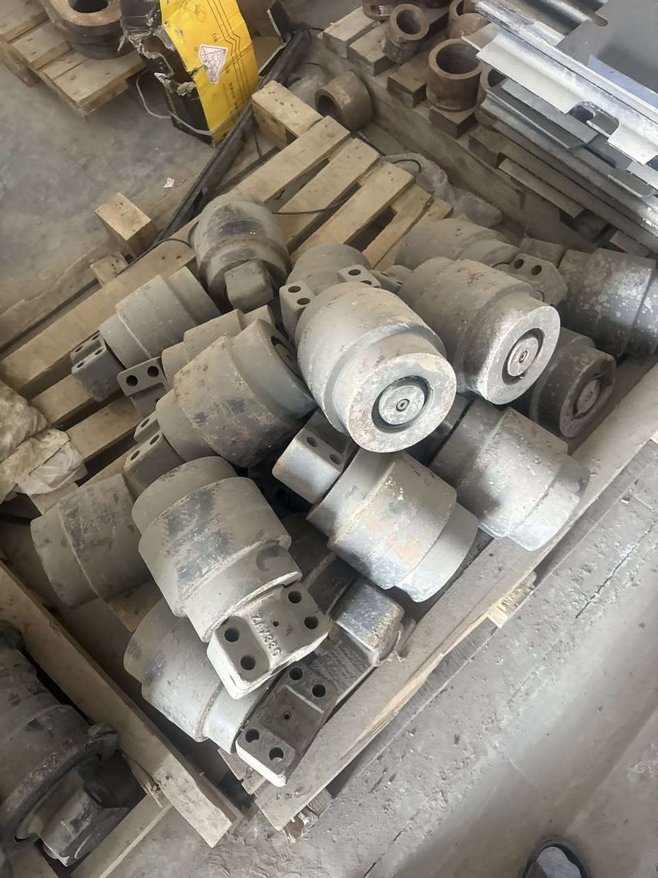 شركة #الحربي 
متوفر لدى نواع واحجام الرولات للحفاره بوزن 32.كم

    ZAX-200.           Z_470
ZAX-3_200.                     Z_350
5-G_200.                      Z_75

متوفر لدى شركة #الحربي بابل الشوملي مقابل حي الصناعي للأستفسار على الارقام الاتيه 
*********** قاسم طرنان 
  ***********عباس هاشم
‭
