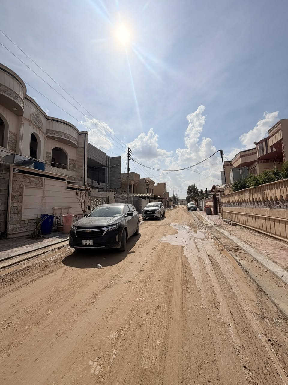 السلام عليكم 
دار للبيع زيرو  حي الضباط 
مقبال مجمع الفردوس يباع ع وضعه 
مساحة 200 متر واجه 8 .25
مكون الدار من ثلاث طوابق 
مكون الدار من ٤ غرف نوم 
صالة+ استقبال 
مطبخ +حار + بارد 
حديقة داخلية + مناور 
كراج + مجموعة صحية 
بناء درجة اولة بناء صاحب الدار 
ارضيه مرمر + سحب + ناظم دفن 
الباقي من الدار تقفيلات ابواب داخلية 
تقفيلات كهرباء 
تقفيلات حمات 
واجه فقط يباع كما موضح في الصوره 
شارع 15 متر. قرب حديقة 
للاستفسار اكثر مراجعة مكتب عقارات و مقاولات السردام او الاتصال 
***********
***********
