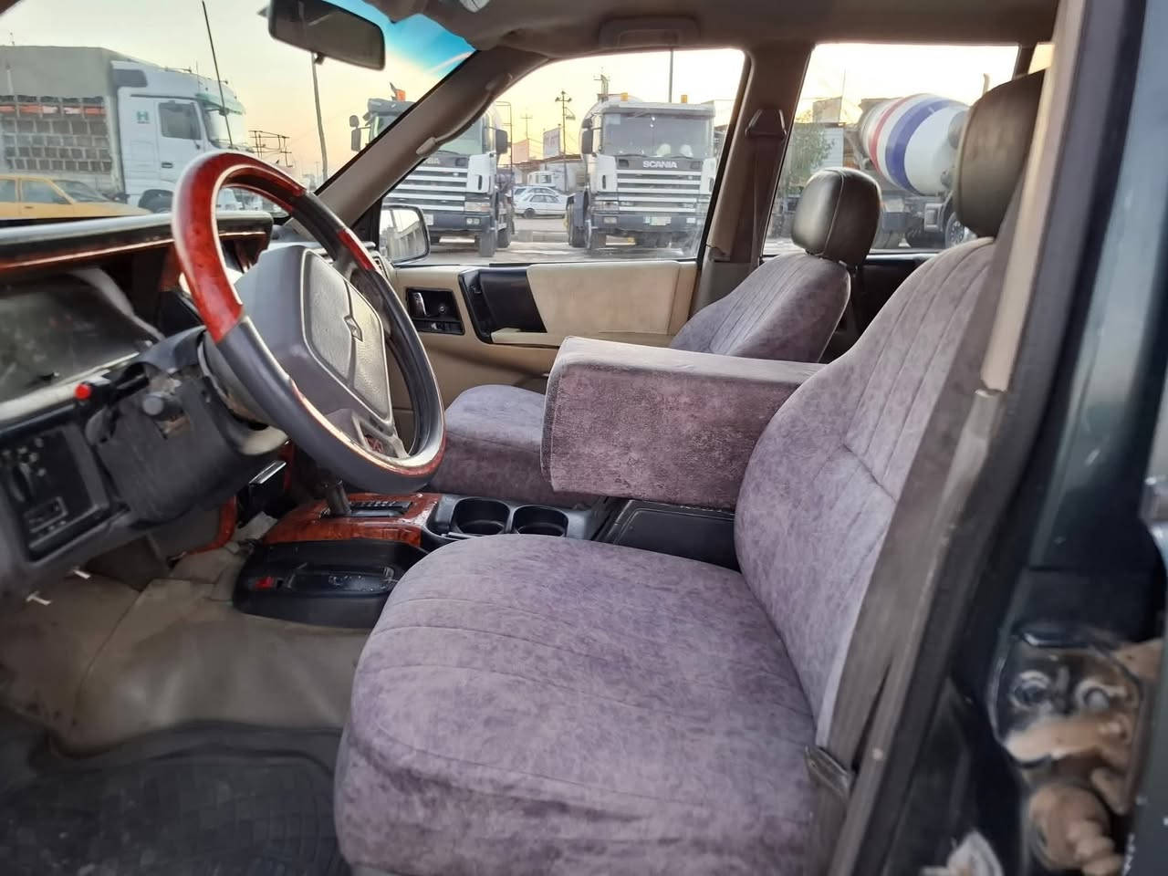 اسلام عليكم اخوان. جيب گراند شيروكي للبيع
موديل 93 السياره جانت اصل 8 سلندر الي اعلى مواصفات بل جيب تجي بيه وحاليا شادلها محرك وكير ملكه 3000vvt تشك الكاع شك شرط تراي 180 واي اصراف بانزين مابيه السياره جاهزه من كلشي ارقام وسنويه وهزه كله جديد يعني تروح بس اداور بسمك حداديه جديده ادامه من نوزلات فيت بم مجاول بلكات  ادامه للمحرك كامله كله جديد
كهربائيات كله شغاله. تخم تاير جديد باتري جديد سستم سماعت كله شغال شاشه حساس بك

الاضافات. دبلات مزوده اصلي
سوبايه تفصال حديد ثقيل
بلاجكتورات ضبابي عدسه اصفر ابيض رماش + لد نهاري ازرك امريكي  
السعر 45 
الرقم : ***********
