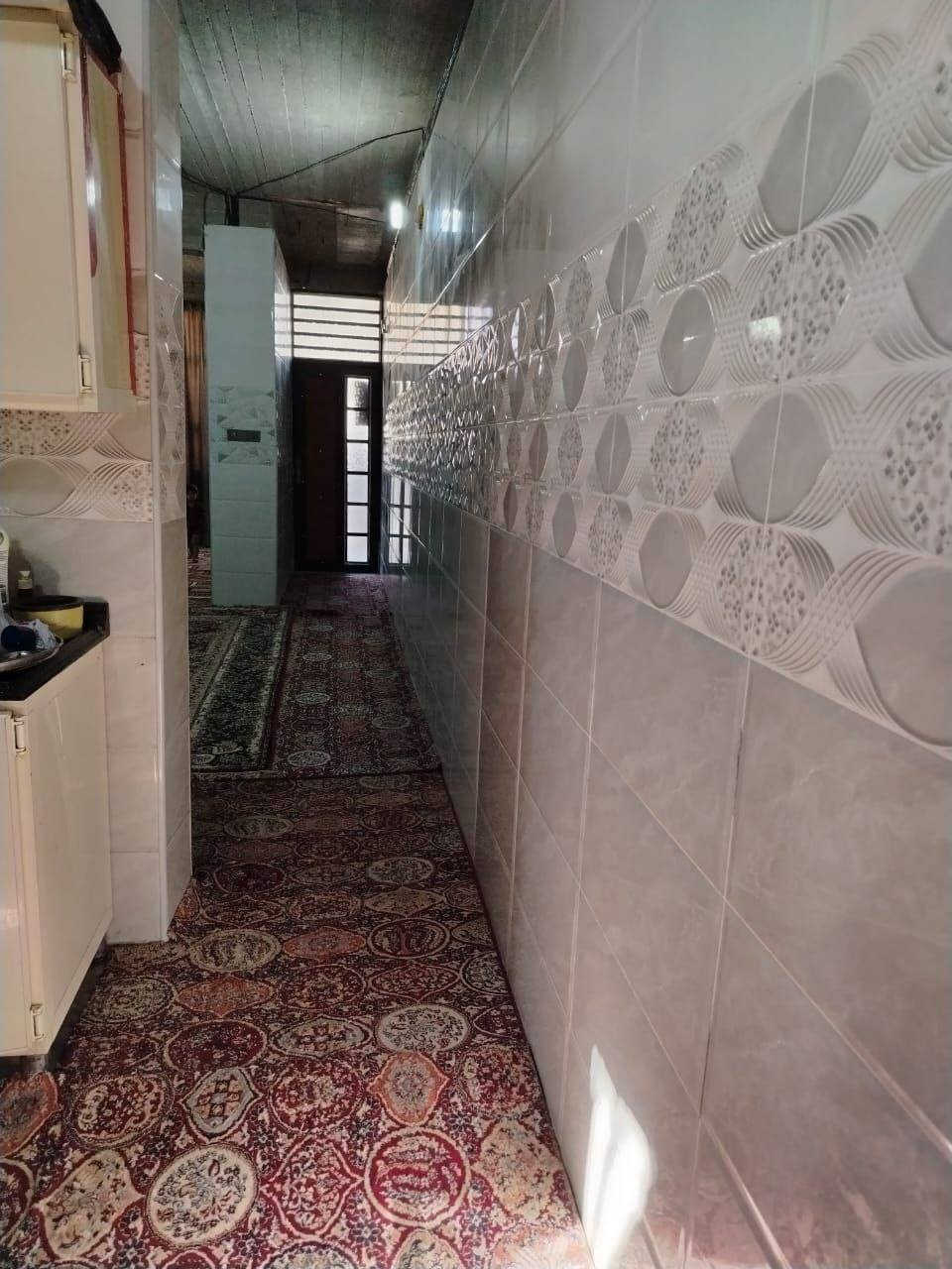 بيت للبيع مساحته 100 متر طابو زراعي سند 25 شارع علوة فحل شارع قاعه الحديد  بناء جديد سيراميك للسقف اساس صب سقف صب بناء بناء طابوك تبليط وأناره وانتريت ضوئي يحتوي على غرفتين وصاله واستقبال ومطبخ وصحيات اتصال على رقمم ***********4
السعر 46
