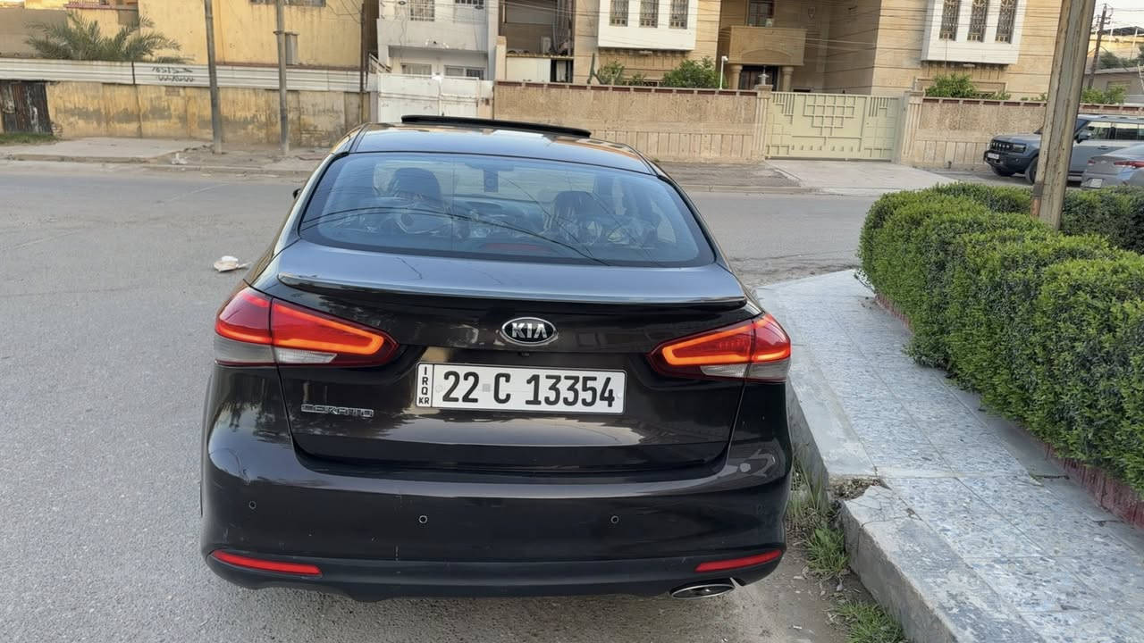 سلام عليكم سيراتو خليجي موديل 2017 سياره جديده لوك فول مواصفات 1عله 1محرك 200دوش كفاله رقم اربيل هزه جديده كامله بسمي شرط تحويل كفاله من صبغ عده جماملغ المامي ثر طخه بصيطه /***********مكان سياره بغداد
