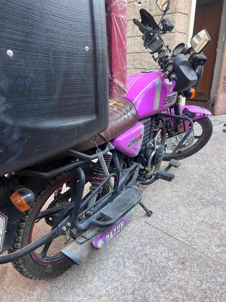 دايوان مديل 23 مكينه 150 دراجه نضيفه تخبل احله من صور كامله مكمله مابيها نقص مرقمه سعرها مليونين 250رقمي *********** بي وتساب وبيها مجال بسيط
