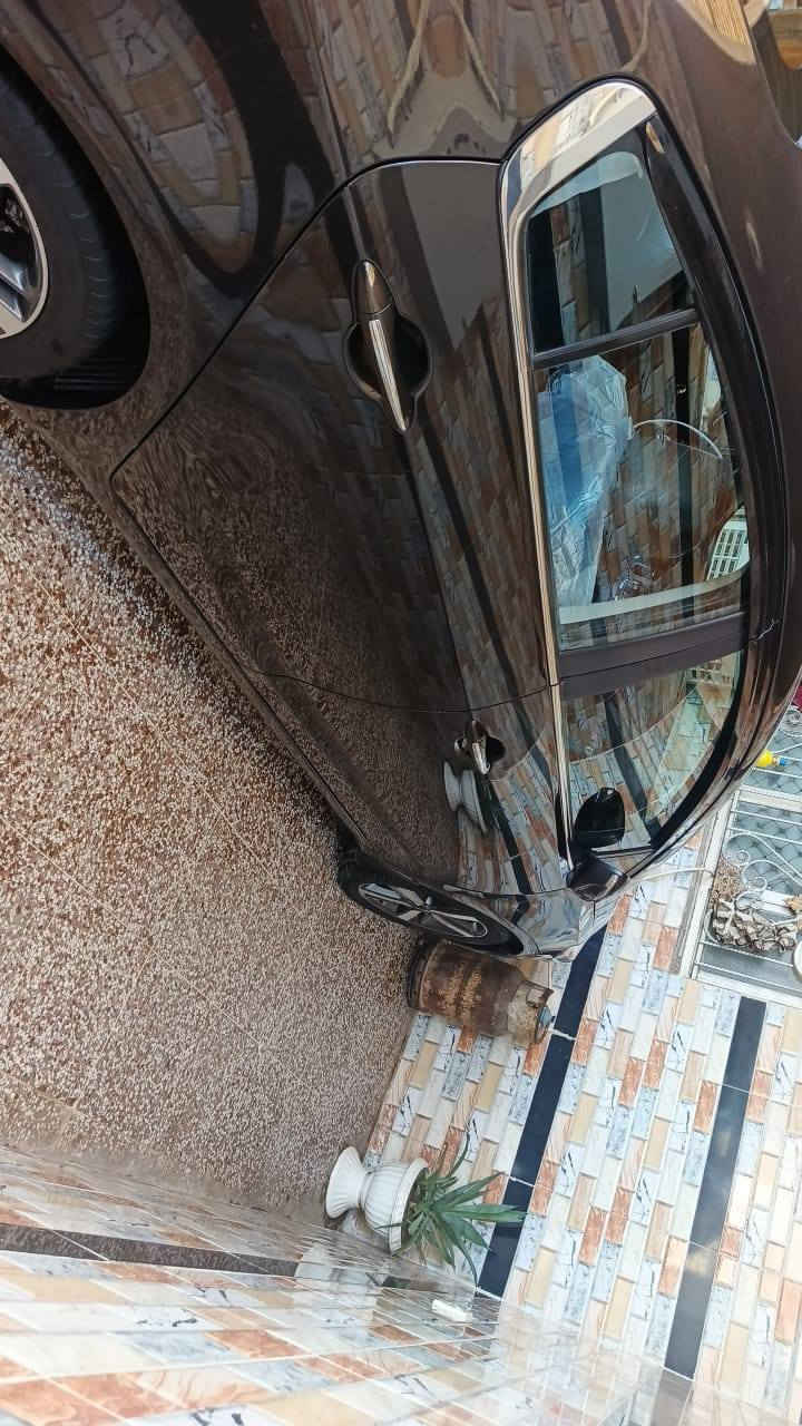 السلام عليكم  كيا سيراتو خليجي فول مواصفات ViB واحد على واحد فقط الجاملغ الامامي الايمن مصبوغ اثر طخة عنواني بغداد الشعب ماشية ١٦٤
***********
