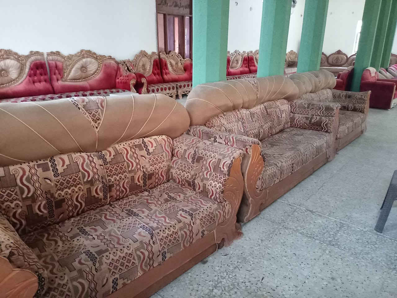 ٧ اتخامه للبيع مكلف بالنشر اتصل عالرقم ***********
