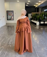 للطالبات • ألوان • مقاسات