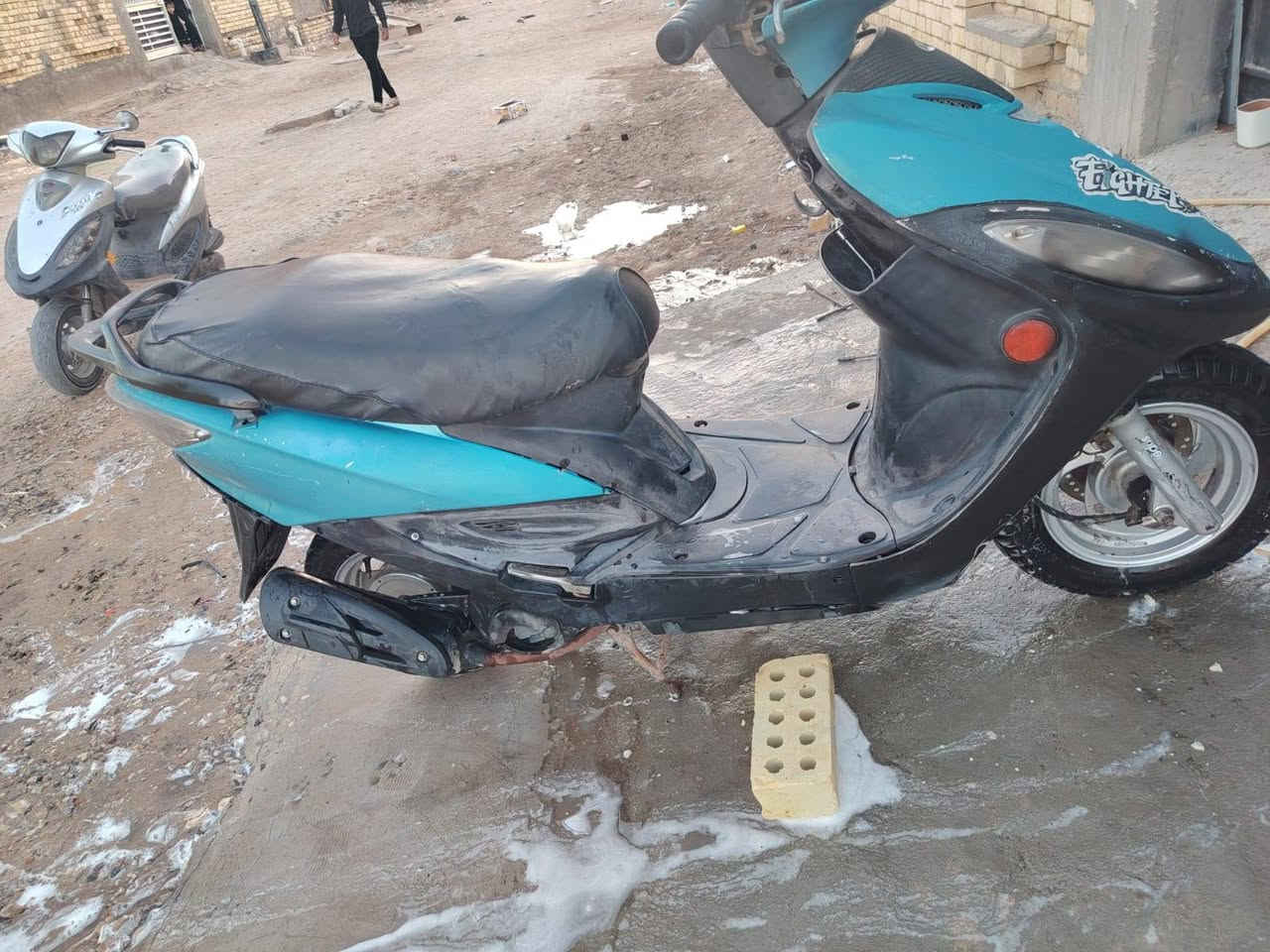 السلام عليكم دراجة جيفور نكرة سلف هندر وسلف كهربايات شغالة الدراجة بيهة بداية ضعف بل مكينة ب ٢٢٥ وبيهة مجال ***********
