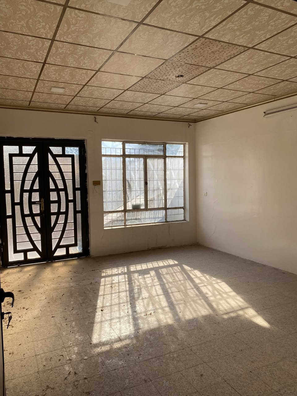 دار للبيع / موصل حي النور قرب السوق
المساحة 315 م - الواجهة 10 م ( المتر بمليون )

تكون البيت من طابقين 5 غرف نوم و4 صحيات ووحدة من الغرف سويت - حديقتين خلف البيت وامام البيت

للأتصال والتواصل ***********
