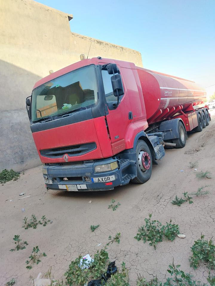 رينو موديل 2003
كفاله عامه العربانه مربوطه وراه
سنويه ليست منتهيه شرط التحويل

مان سنويه جديده شرط التحويل
مكينته تعبانه
***********
