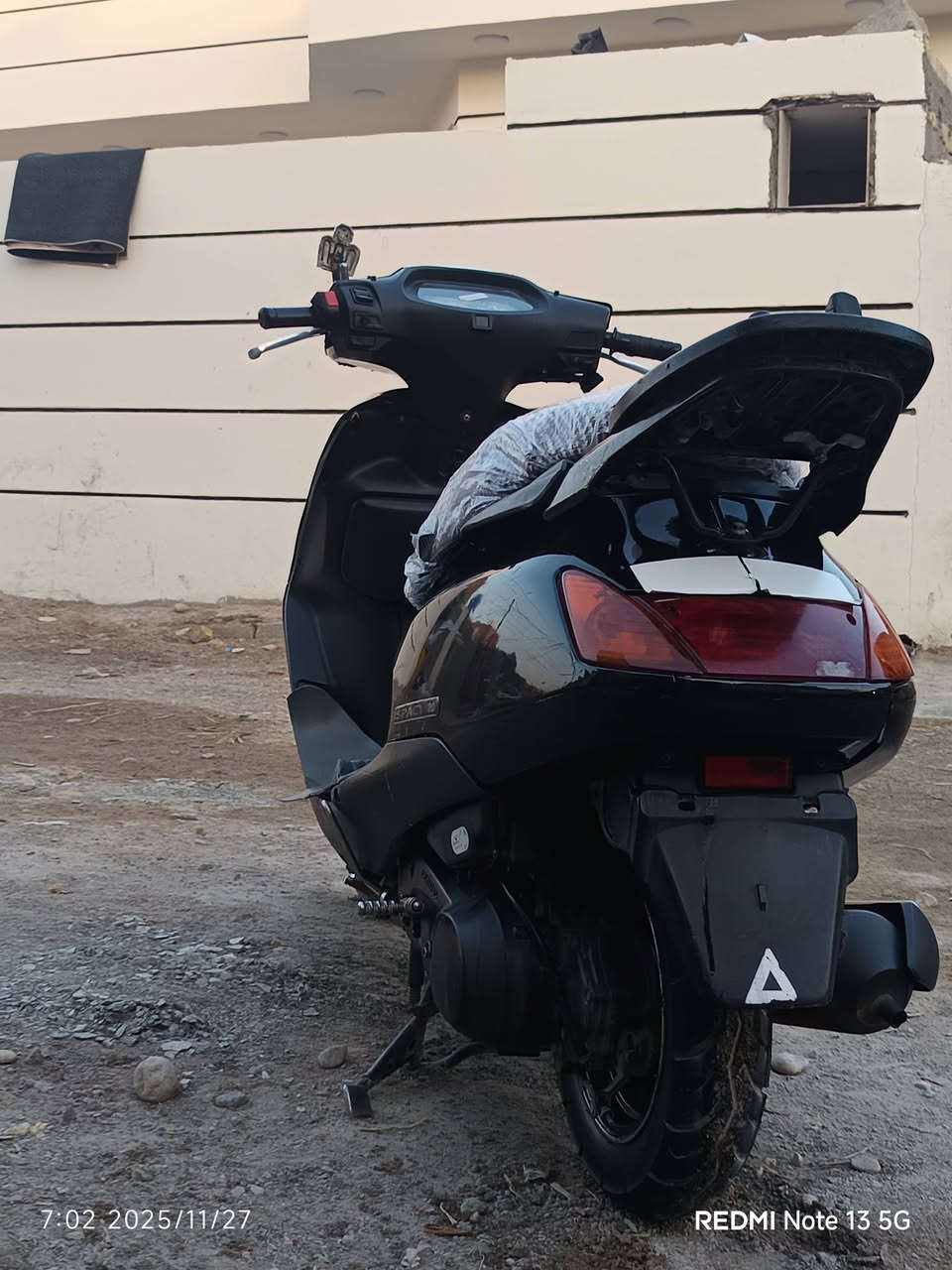 سلام عليكم دراجه نضيفه انتركت فتره وطفت متشتغل ناريه بيها وما محتاجيها للعلم مجفته سعر 450 وبيها مجال بسيط مكاني حي حكيم
***********
