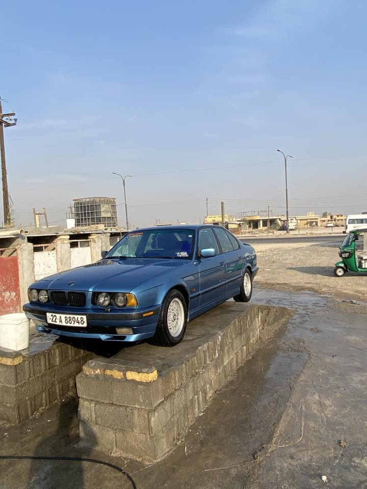موديل 1993BMW 525
للبيع داخل جلد اسود كهربائيات كلها شغاله قفل سنتر لوك منظومة زنون عالي  السياره نضيفه واحلا من الصور 
العنوان :بغداد_المحموديه
للاستفسار الاتصال علا الرقم ***********
