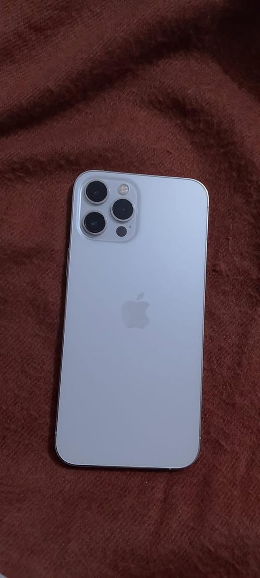 السلام عليكم آيفون 12برو ماكس ذاكره 256 نمودج mشرق اوسط بطاريه 81شرط عل فحص استخدام شخصي السعر خاص وتساب فقط ***********+كلشي ما مبدل بل جهاز
