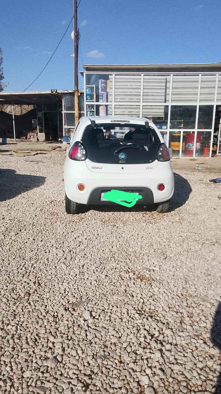 باندا 2013
رقم بغداد انكليزي
بيها هزتين مرور
كير اوتو 
بيها جاملغين صبغ وباب للجماليه فقط  
جاهزه من كلشي
مكينه
كير
حداد
تخم تاير 
تبريد 
شاشه 
كامره
ملاحظه  // مكان السياره كربلاء  والتحويل بغداد 

سعرها 52 وبها مجال للشراي 
***********
