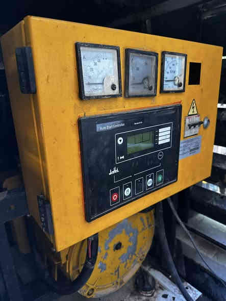 مولد بيركنز انكليزي 30 كيفي على وضع الشركه برغي ممفتوح مولد خير من الله بس خلي دهن وكاز وشغل شاشه اوتو بي مداري والله كل 10 ايام ابدل الدهن ماله تانكي ويا 500 لتر 

للبيع للتواصل***********
