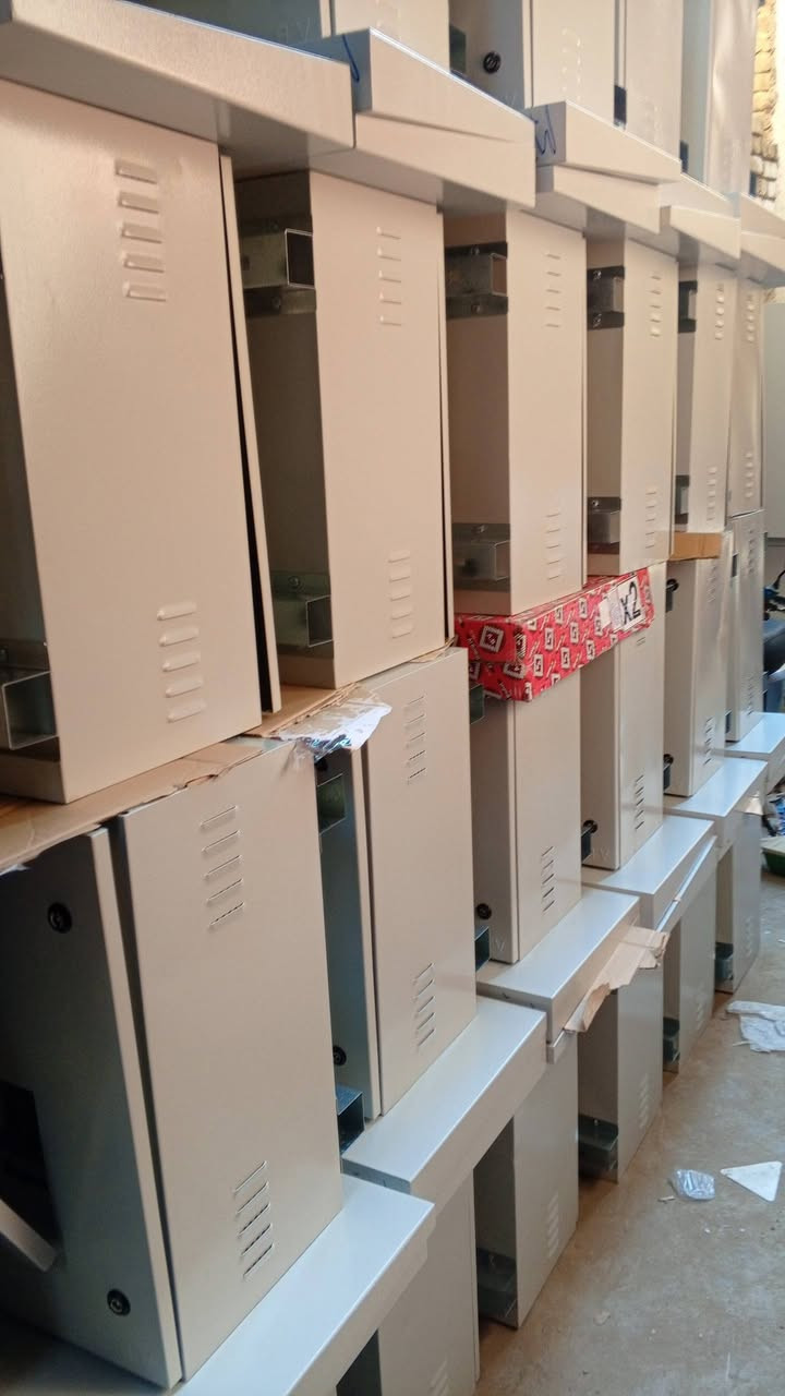 سلام عليكم ورحمه الله وبركاته 
يوجد لدينا تصنيع جميع أنواع البوردات حسب طلب الزبون مواد اصليه وكاله او باله اصلي 
بوردات أكتاف محولات فحص وزاره 
او. زراعي 
استفسار *********** مرتضئ عكد 
يوجد لدينا توصيل لجميع المحافظات العراق 👉👉👉
