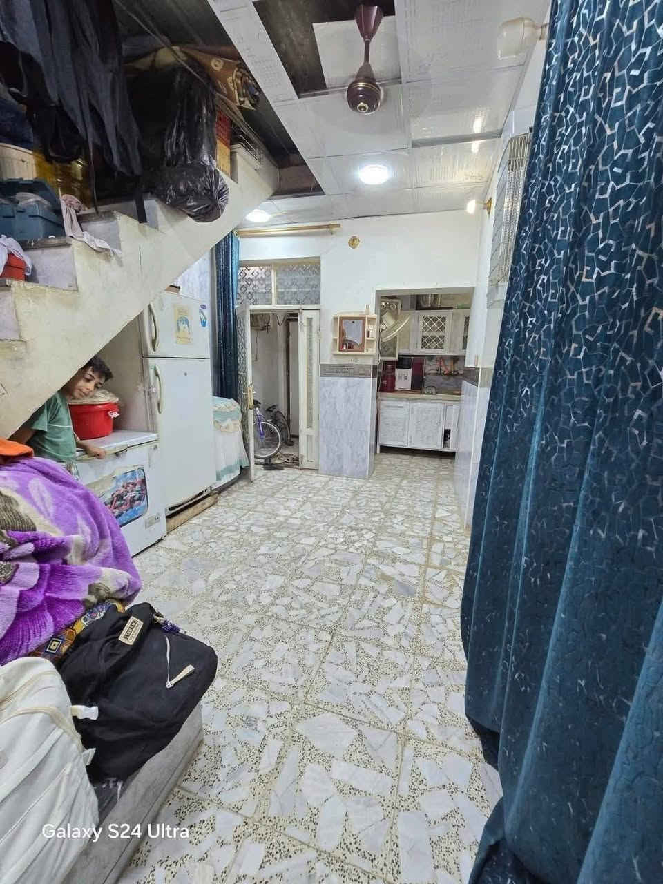 بيت لبيع بشارع المطار الجديد المساحه ٥٠متر شغل درجه اولى يحتوي على غرفه وصاله ومطبخ وصحيات ومكشوفه البناء طابوك السكف كونكريت الساس تجعيب كهرباء بوري البيت مال جناي السعر ٢٣ وبي مجال للستفسار *********** مكتب بركات ام البنين قرب مثلجات سنبله
