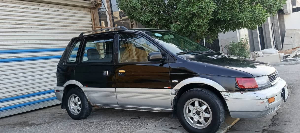 ميسبوشي موديل 92 رقم ديالى سنوية لي حد 2027 سيارة تبريد شغال مكينة وكير مصبوطة لا تبخي ولا تنقبص صدر مبدل جديد سنتر لوك كير عادي وكهرباء سيارة كاملة ببها مضومة زنون شاشة وكامرة سيارة كاملة ترايك وين مايعجبك سيارة مصبوغة صبغ قديم بيها طخة بل جاملغ لخلفي ومصلحة  تصال علة رقم ***********مكان سيارة بغداد غزالية
