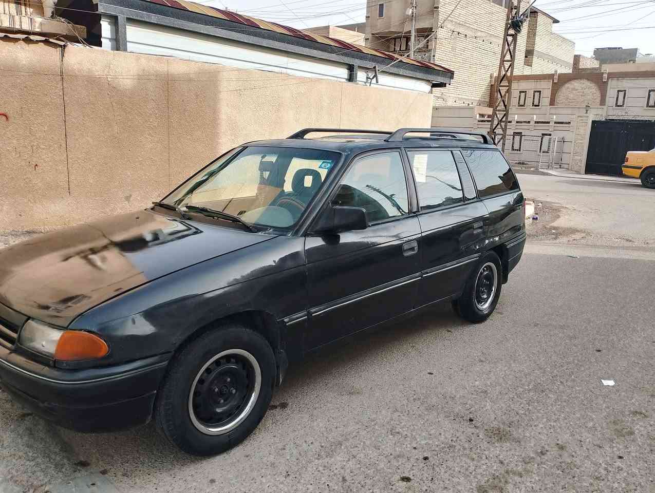 السلام عليكم للبيع اوبل استرا ستيشن موديل ٩٢رقم بغداد باسمي محرك ١٦٠٠كير عادي محرك كير صدر خير من الله كهربائيات شغاله السياره جاهزه السعر ٣٥ للاستفسار *********** مكان السياره بغداد
