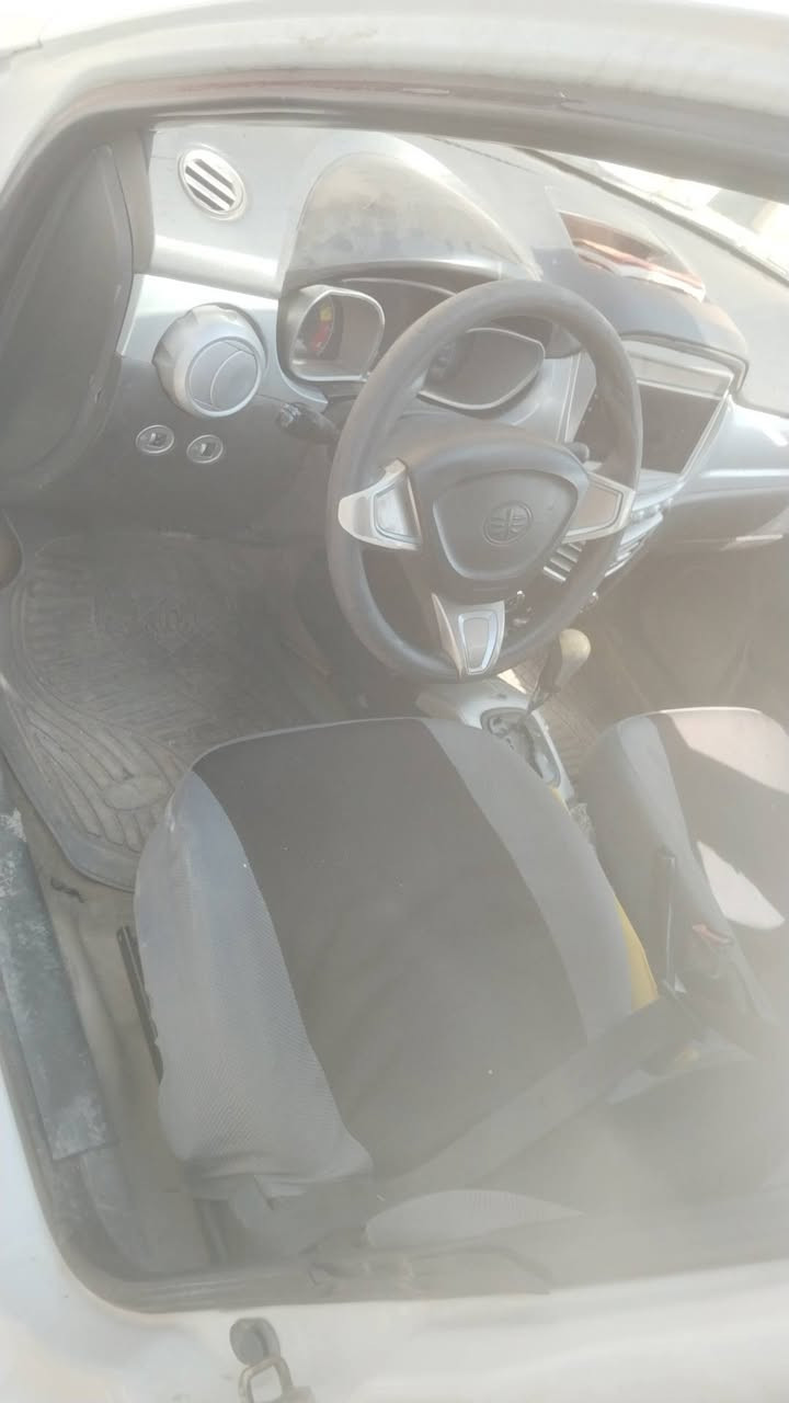 السلام عليكم فاو موديل ١٤ سياره نضيفه بشكل
كير محرك تبريد تدفئه  كهربائيات كلها شغاله وبلاد
صدر خلفي امامي جديد  تايرات جدد رقم بغداد انكليزي
جديد سياره بسمنه   كلشي بيها شغال وبلاد سياره بل عافيه ع يخذها هذا رقمي *********** مكاني بياع الشرطه الخامسه سعر ٤٥ وبيها مجال
