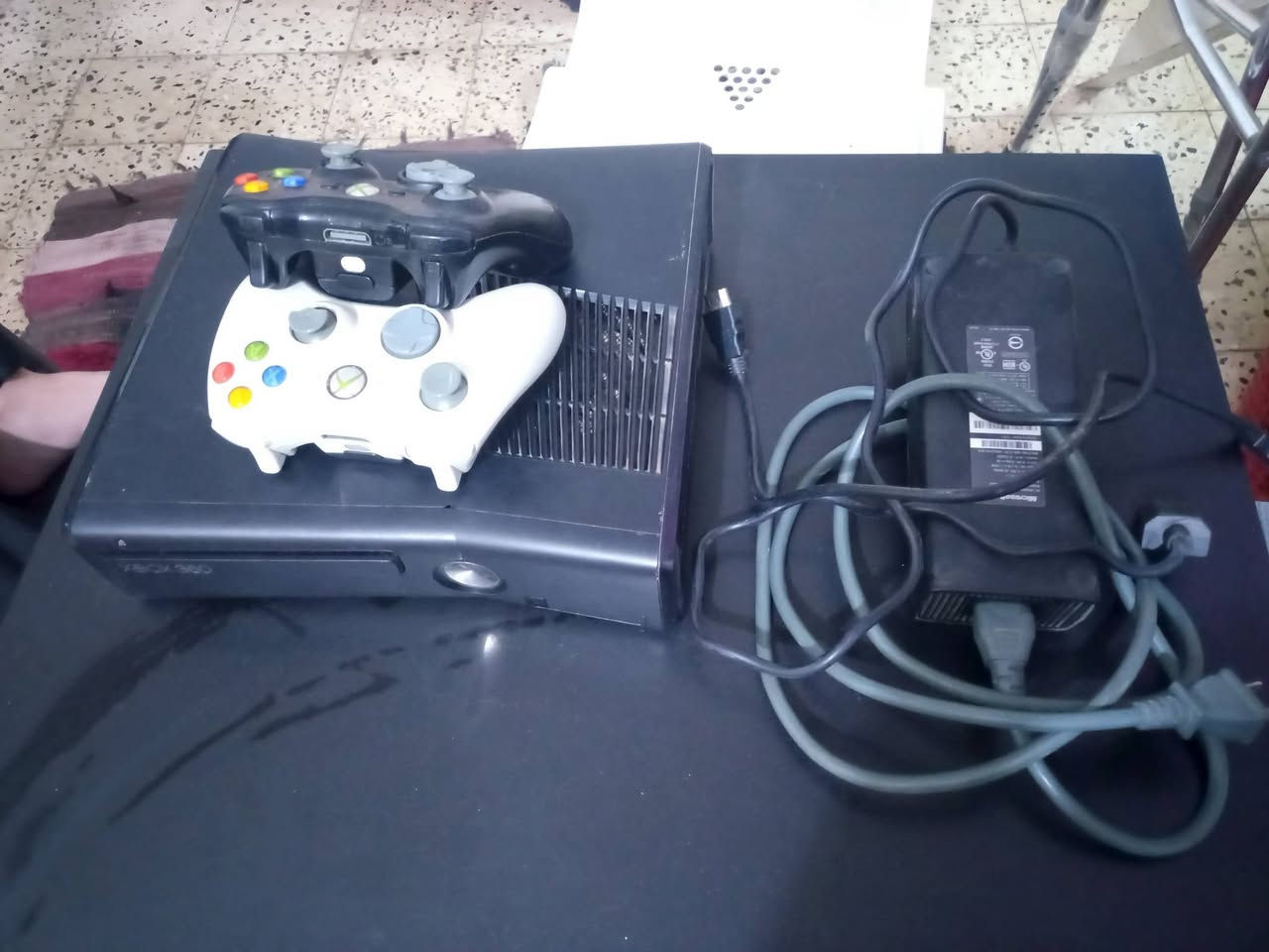 السلام عليكم شباب اكس بوكس360  سلم جهاز نضيف   وبي40 لعبه gta 5  جهاز رايده 70 قفل مكاني زعفرانية رقم *********** والخاص مفتوح
