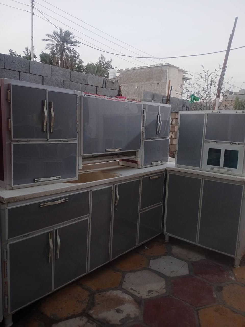 كاونتر4قطع قياس 3ونص لون رصاصي مستعمل سعر370عنوان جزيره يوجد توصيل***********
