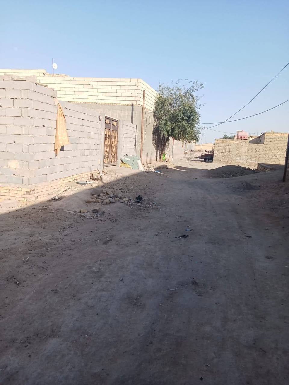 السلام عليكم بيت للبيع بل السدناويه العصوم ٢٣٠متر غرفتين وصاله ومطبخ وصحيات عوزه نواقص بسيطه متوفر كافت الخدمات للاتصال ***********
