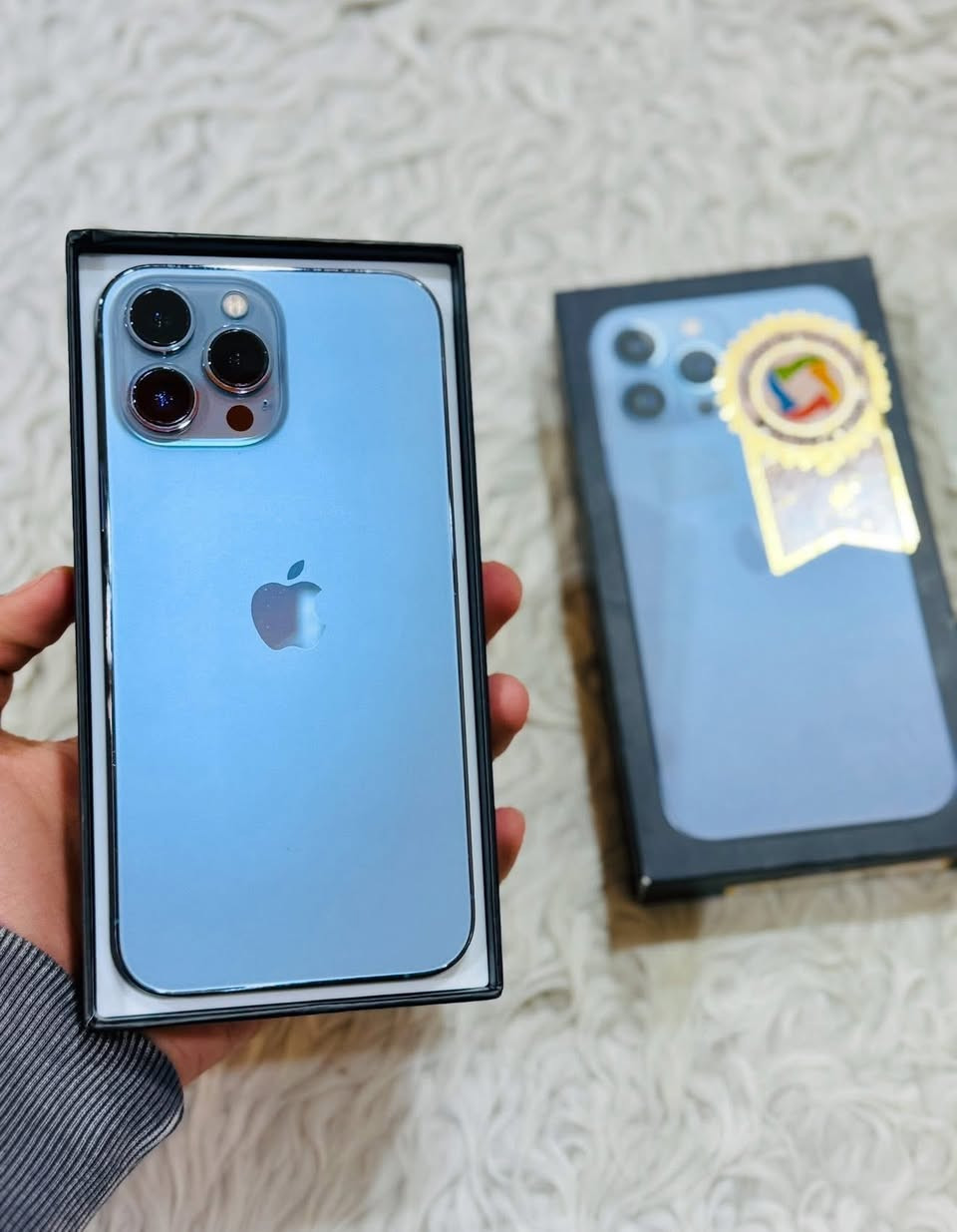 13 برو ماكس
ذاكره : 1024 يعني واحد تيرا 👉🏻

شرق اوسط 

ماستر AAA 👉🏻

وتر بروڤ 

فول نضافه ‎%‎ 💯

لون مميز بحري 

العنوان النجف حي الجزيره 📍

*********** اتصال ☎️
