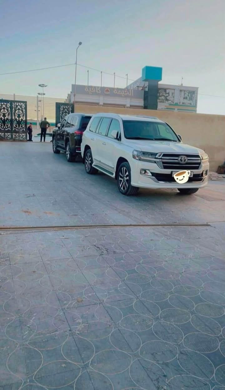 السلام عليكم
للبيع لاندكروز موديل 2019 فطيم ،،  فول مواصفات السياره جديدة بمعنى كلمة اسبيرها مانازل اللون ابيض صدفي رقم بغداد بسمي سنويه هزه جديدة 

محرك 4000

V6

فول موصفات 1/1

بصمه تشغيل 

5 بصمه أبواب لمس 

تشغيل عن بعد 

فتحه سلايت

كشنات ثنين كهرباء 

كشنات جلد 

8ايرباك 

زراكات 

مري ش

جنطه شفط 

عداد لكزز 

ثلاث قطع تبريد 

حساس امامي 

حساس خلفي  

وباقي موصفات الساز  معروفه 

عليها تخم تاير جديد 

ماشيه  134 ألف حقيقي 

سعر السياره ٤٨ $  وبيها مجال بسيط 

الاستفسار اتصل على الرقم

  ***********

مكان . الكوت واسط  

اني مكلف بالنشر
