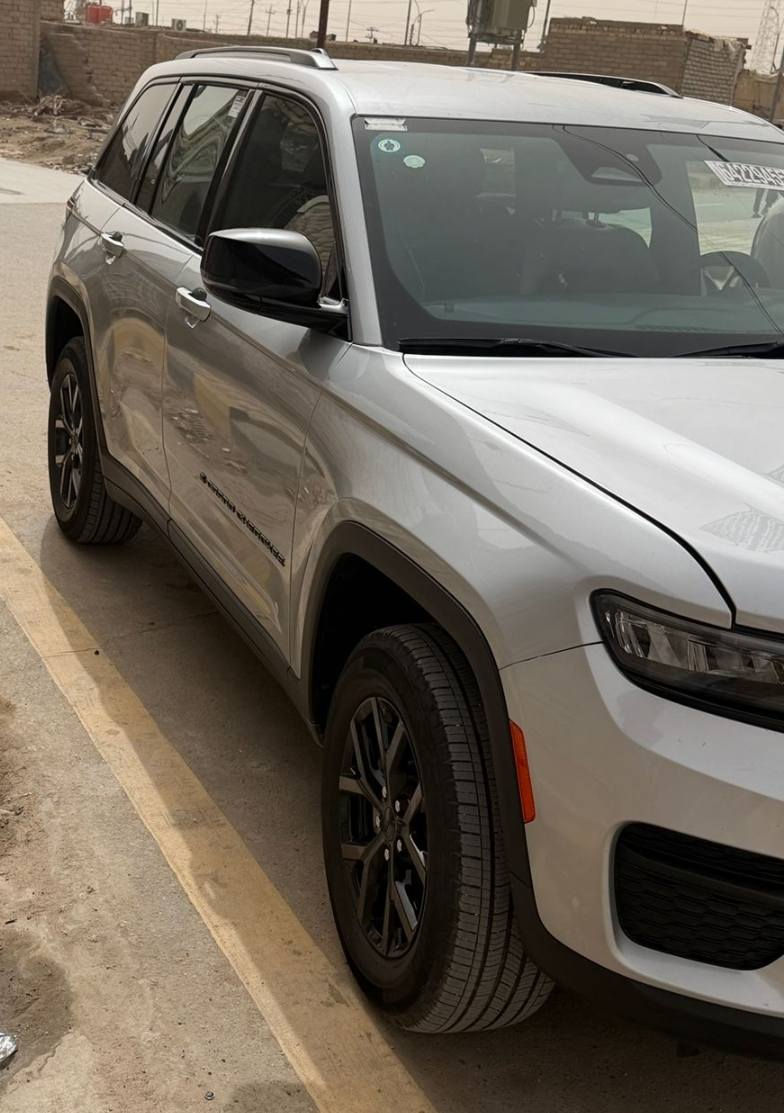 السلام عليكم
جيب گراند شيروكي ٢٠٢٤
السيارة ضربتها كلش خفيفه مكفولة 
داخلها كتاب شهداء سنتين اصير حره بأسم صديق الي
السعر ٣٢٥ وبيها مجال قليل
للتواصل ***********
