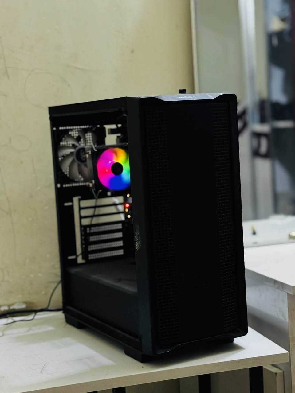 تجميعة بدون كرت شاشة للبيع 🤍
معالج R5 2600 يجي 6 انوية 12 مسار 
مبرد  هوائي shonwman RGB 
بورد B450 اسوس 
رامات 16 كيكا 2*8 3200
Ssd 128
Hdd 1 tera  
Power 500 W Aresgame Rgb 
Case deelcool full tower 4 van Rgp
السعر ٣٢٠ الف 
بيهة مجال قليل وتوصيل متوفر 
مكاني ديوانية 
***********

