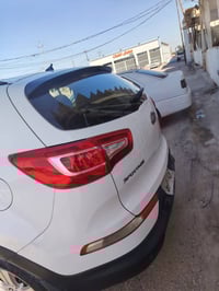 كيا سبورتج مديل 2011 السياره مكفوله ماعدا بل جاملغ الأمام بارد ثلاث اص...