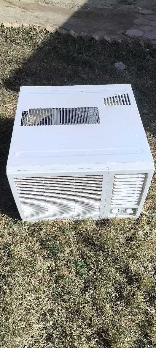 سلام عليكم مكيف دنكا للبيع نظيف مامصلح غاز الشركه استخدام صيفه وحده سعره 250الف ***********

