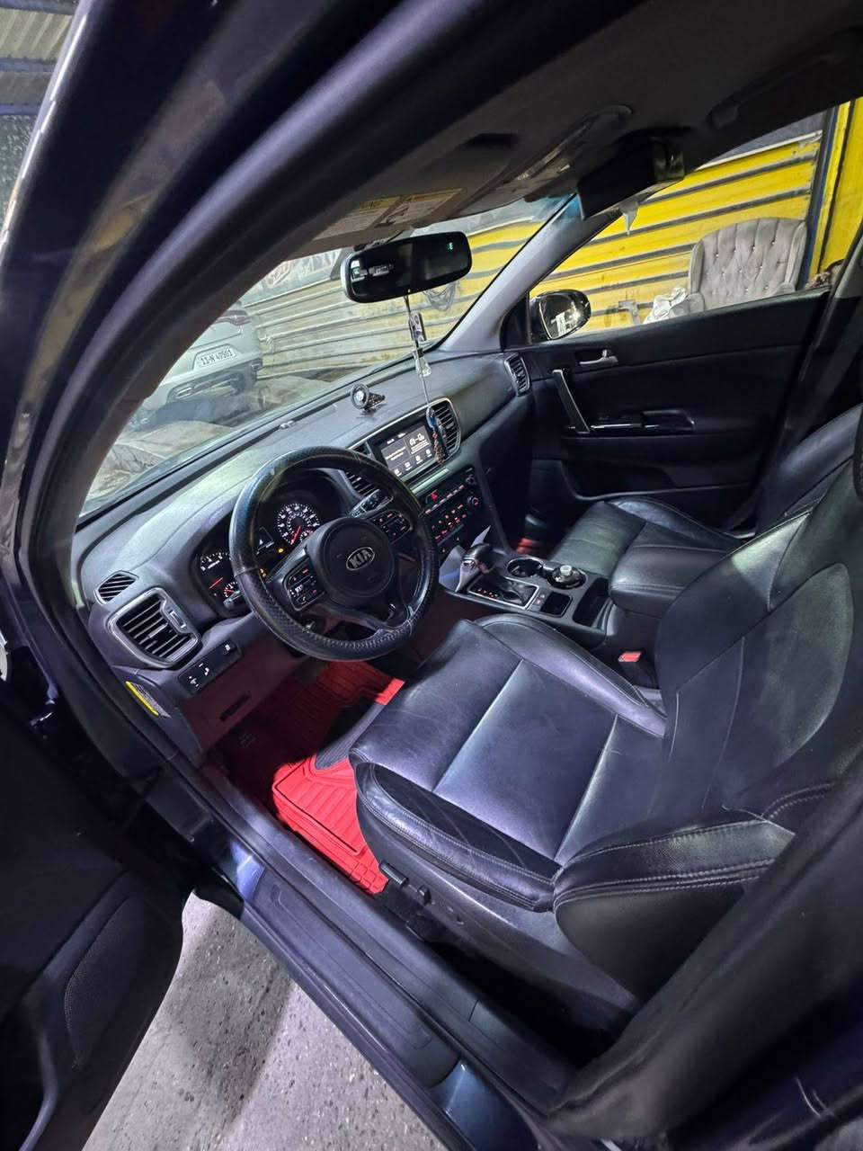 كيا سبورتج 2018 رقم بغداد مشروع وطني تحويل ثاني يوم
وارد أمريكي ضررها بابين صور الحادث مرفق بالمنشور
بجم كبس عل شركه

مواصفات فول عدا الفتحه
محرك 2400 Gdi
محرك وكير مكفولات
تبريد شغال ثلج صدر جديد تايرات جدد

السعر 150 وبيها مجال للشراي
مكان السياره بغداد
***********
