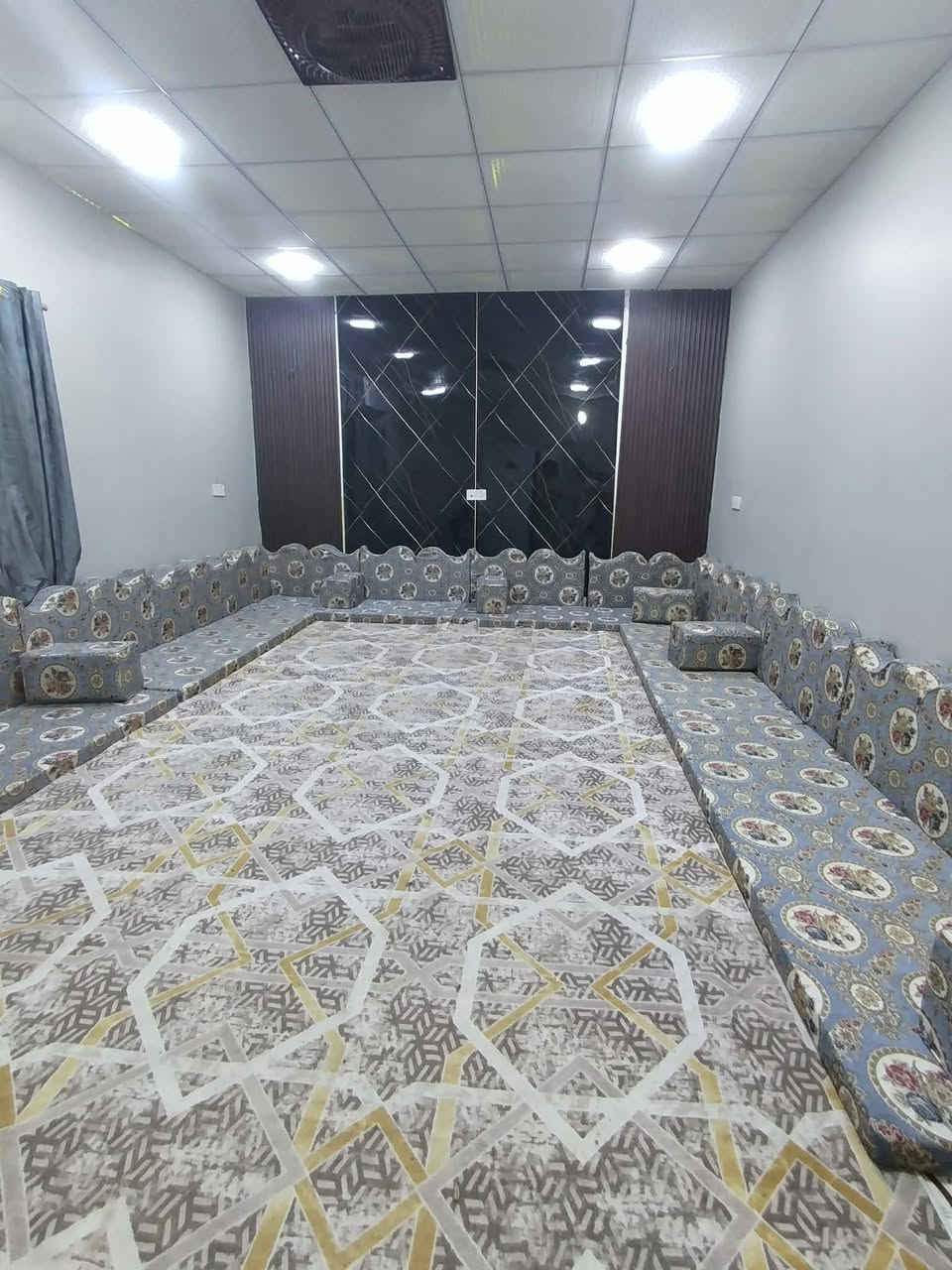 السلام عليكم 
بيت للبيع طابو مطلوب لدوله مساحة ٢٠٠م حي الكاضم صوب الكبير البيت متكون من غرفتين ومطبخ وهول وديوانيه وحمام داخلي وخارجي وغرفه فوك سطح وحمام جاهزات


**إذا كنت صاحب هذا الإعلان وتريد حذفه لأي سبب، رجاءا أرسل رسالة إلى الدعم الفني**