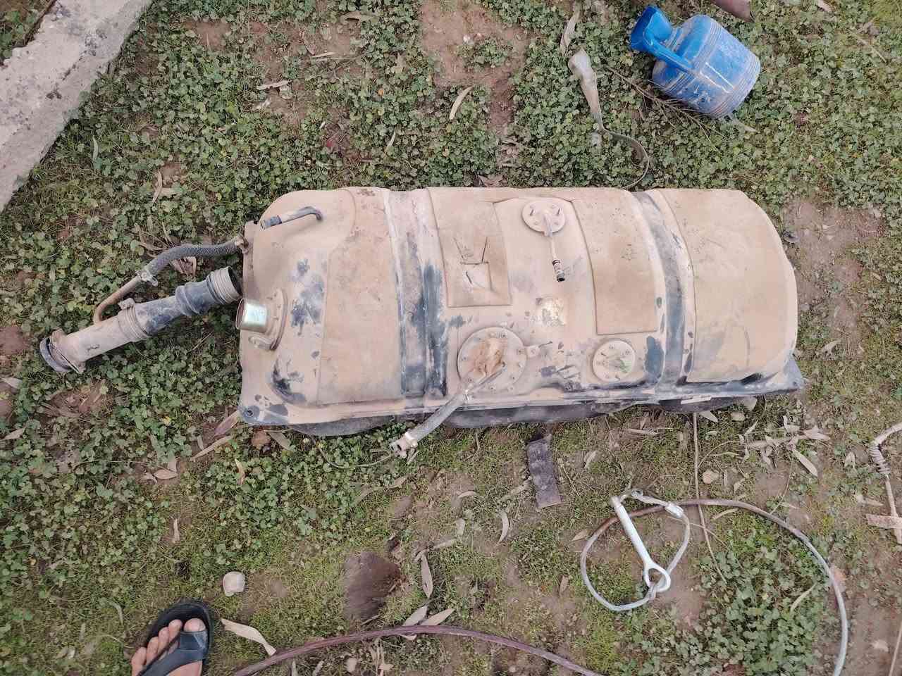 سلام عليكم
اخوان عندي هاي الغراض محرك بدون ضفيره بس عقل +تخم تايرات هنه والوياله + تانكي بانزين + كاردن + اكسل + لويات + شباك + راديتر ابيع شلع ويه المحرك 2500 سته بساتم بدون كير بسعر ٧ ارواق
***********
