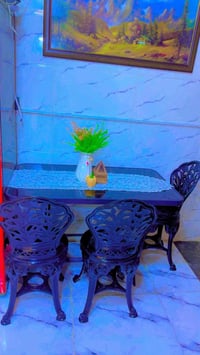 ميز طعام • نظيف ١٠٠٪