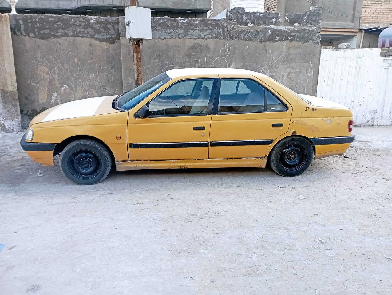 بيجو 405 بابل انكليزي مصفره مكينه وكير وتخم تاير حداديه اماميه خلفي كله تمام بيهه ضربه بالجنطه مبينه بالصوره مكان بابل سعر 20 ورقه بيهه مجال رقم ‏‪0785 841 0640‬‏
