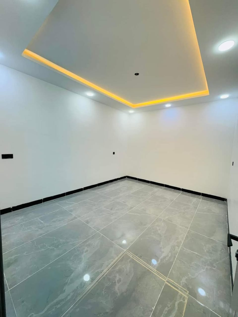 داران للبيع ⬇️⬇️
حي السكر قرب مجمع الاوربي🏛️🏛️

المساحة ١٥٠ متر بناء حديث جدآ 📐📐

طابقين  ٦ غرف نوم مع استقبال ومطبخ وصحيات📐📐

يقع عل شارع ٢٠ متر 📐📐

للاستفسار *********** /*********** ☎️

مكتب الكوفة سايدين شقق الحدباء🏢🏢
