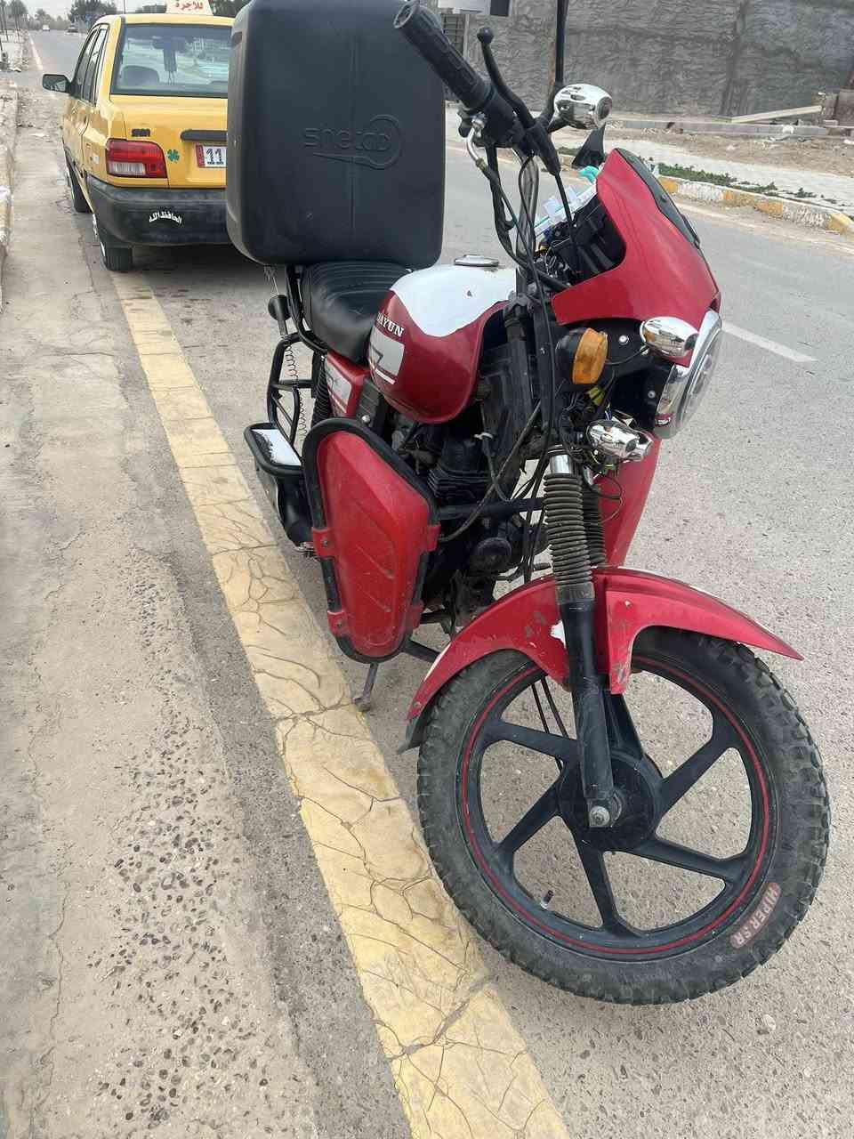 كلها شغاله كهربائيات محرك كير دشبول بيها زنون مرتبه الدراجه إلى آخر حبايه
دايون موديل 21 
أوراق كامله أصوليه 
سعر 1100 مليون ومئه الف مكان بغداد 
ملاحضه الدراجه بدون صندوك 

‭+964 787 988 8151‬
***********
