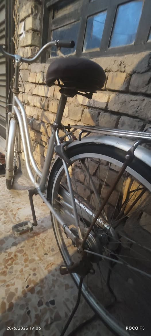 بايسكل سياحي نظيف
حجم 26 
السعر 70 وبيه مجال
العنوان / حي المهندسين
للاستفسار: ***********
