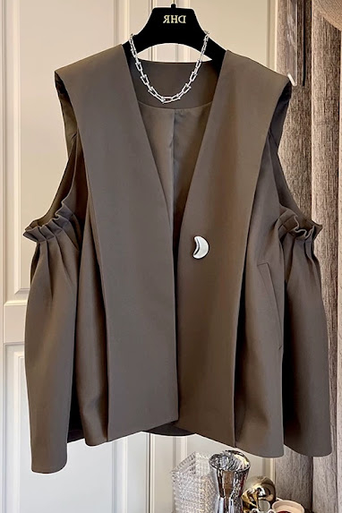 📢 تنويه مهم – بيع جملة فقط 📢
حبيبتي 🌸
عدنا ملابس نسائية تخبل لهالموسم،
كوالتي عالي ونوعيات مرتبة 👌🤍
موديلات مختلفة،
🔸 كل موديل متوفر بمقاس واحد فقط
📦 البيع جملة فقط
💰 السعر رخيص جدًا لأن قررنا نسكّر الصفحة
اللي مهتمّة وتحب تستفاد،
تراسلنا على الواتساب مباشرة 👇
📱 ***********
⏳ الكمية محدودة
واللي تلحق أول تستفاد 🔥
