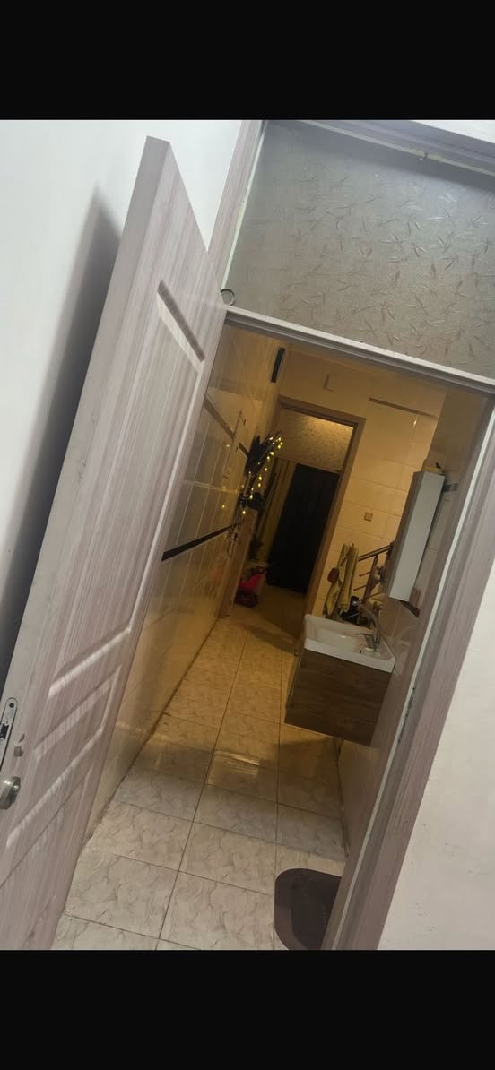 السلام عليكم دار 75 متر الغزالية شارع المشجر مربع الاسرى
سند بأسمي بصف الركن شارع 12 متر

استقبال+حولي+مطبخ+ 3 غرف نوم+3 صحيات 

بناء 2024 جديد من الاساس

وجهة 5نزال15 سقف الطابق الارضي 335سم والطابق الاول310 

تفاصيل البناء الحديث معروفة

للاستفسار ***********
