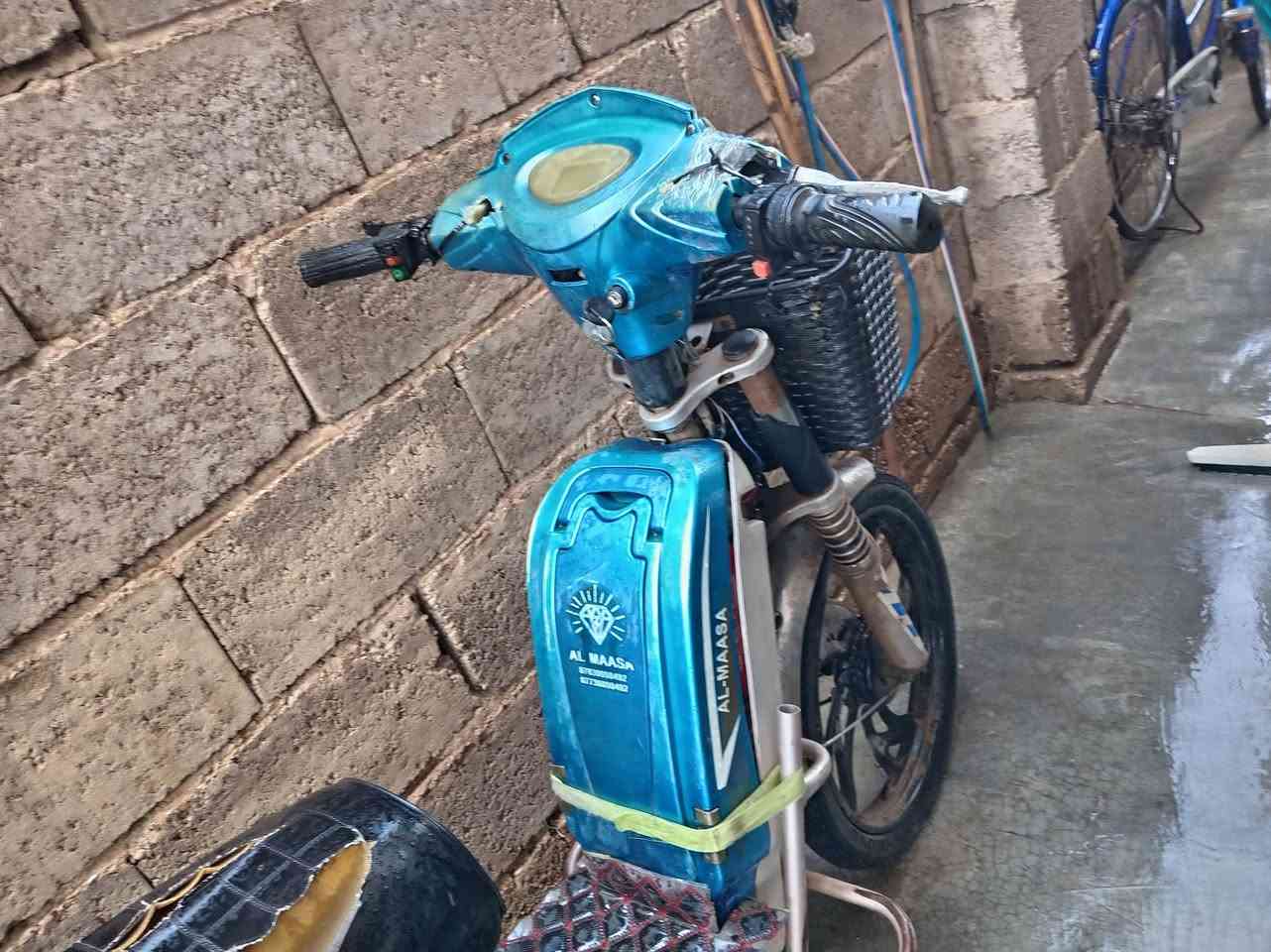 السلام عليكم ماطور شحن للبيع السعر 200 وبي مجال يشتغل كلشي مابي بطاريات يقرن 10 رقم الموبايل *********** مكان الكرمه شارع 20

