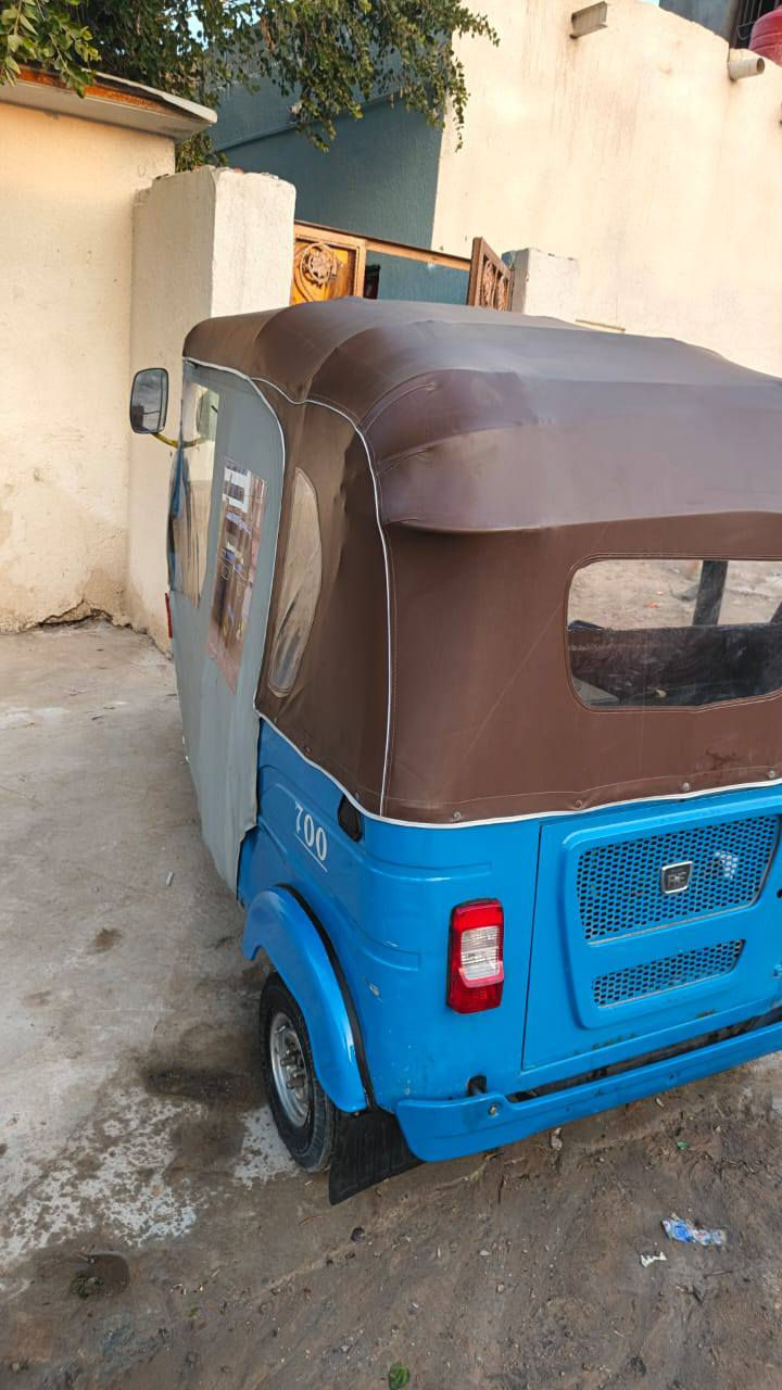 تكتك باجات سنويه جاهزه من كلشي 22 بصره  تجفيت شركه بدي كلش نضيف السعر٦٢٥٠ حيانيه رقم***********
