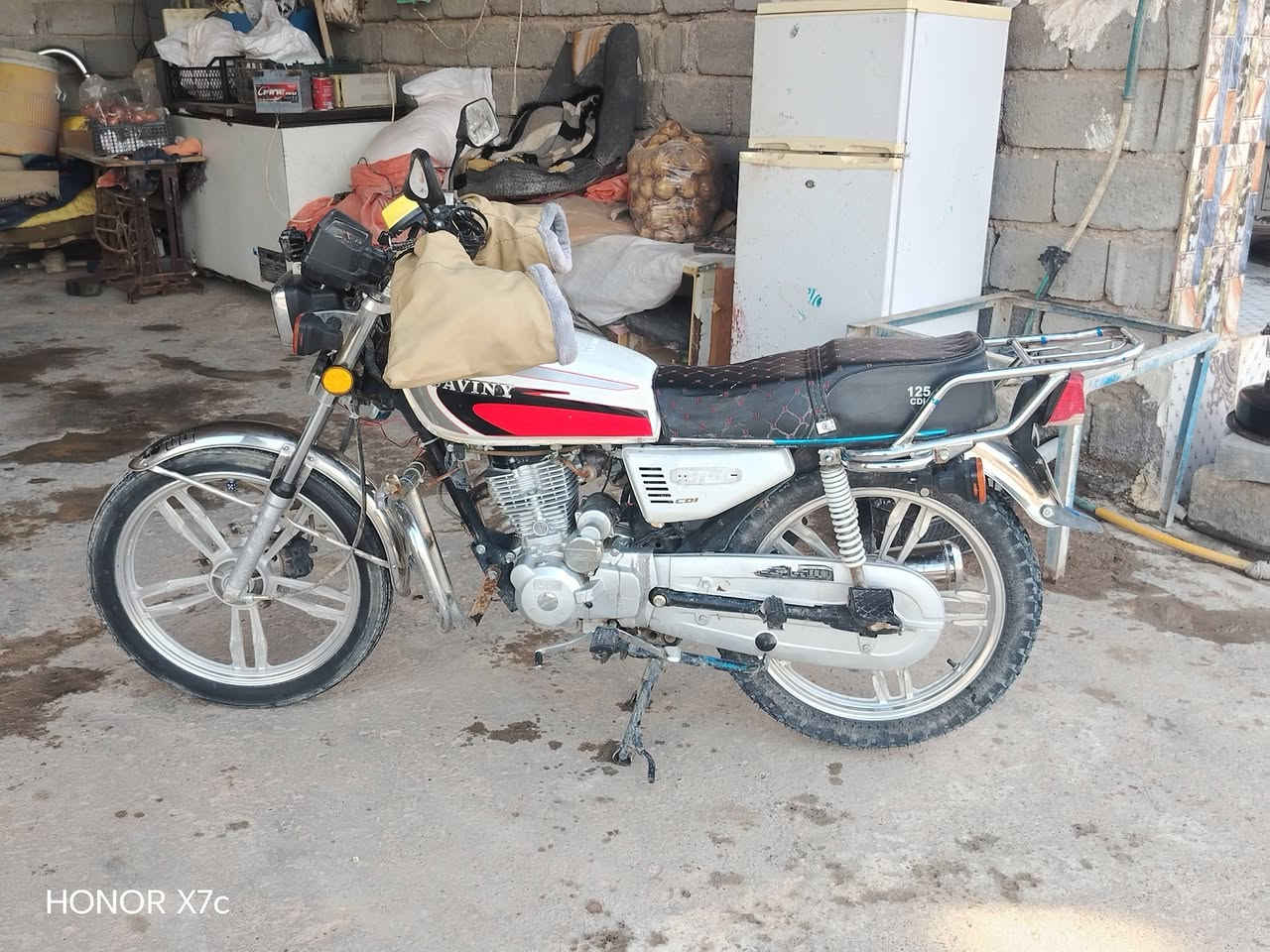 السلام عليكم موطور للبيع او مراوس 

سافين 2021نضيف حيل

محرك شرط ما مفتوح لا صرف ولا صوت صافي شركه كهربايات كلها شغاله سويجات بلاديه  وياله كلها جديد تواير جدد نشاط فول نضافه موطور مال جناي ما بي نقص خلاص السعر 500وبي مجال ***********
