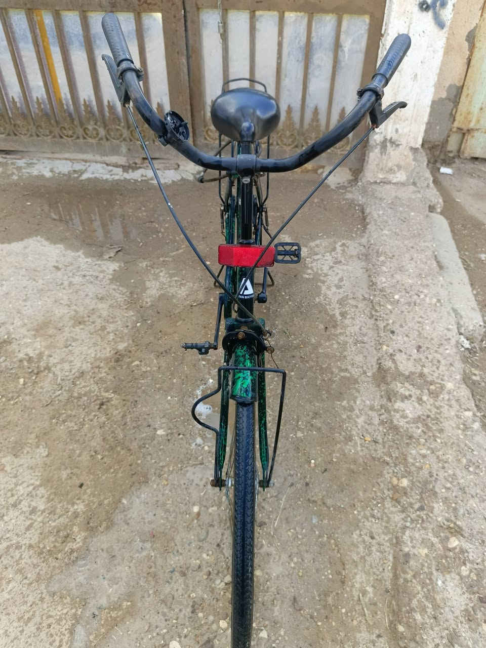 السلام عليكم بايسكل للبيع حجم 26 نضيف بس بي شويه زنجار بل ويل رايده ب120 وبي مجال ومكاني واسط النعمنانيه وهاذ رقمي ***********
