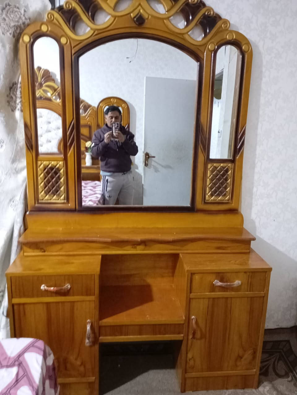 غرفه نوم مستعمله للبيع شئ قليل ***********
